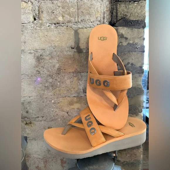 UGG Luna Logo Charm Sandals - Picture 3 of 5